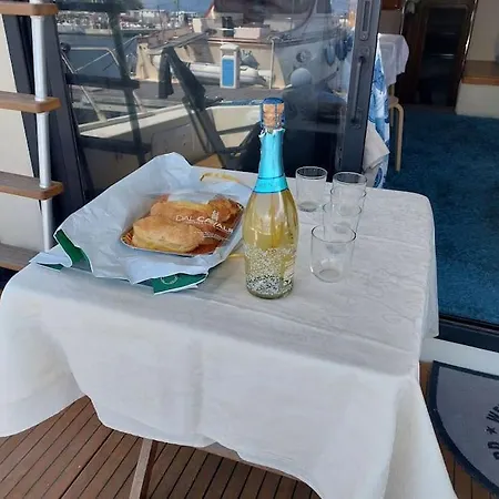 Botel Terrazza Sul Porto Pozzuoli