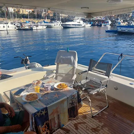 Botel Terrazza Sul Porto Pozzuoli